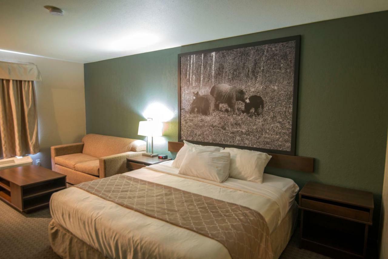 Super 8 By Wyndham Dauphin Hotel Exterior foto