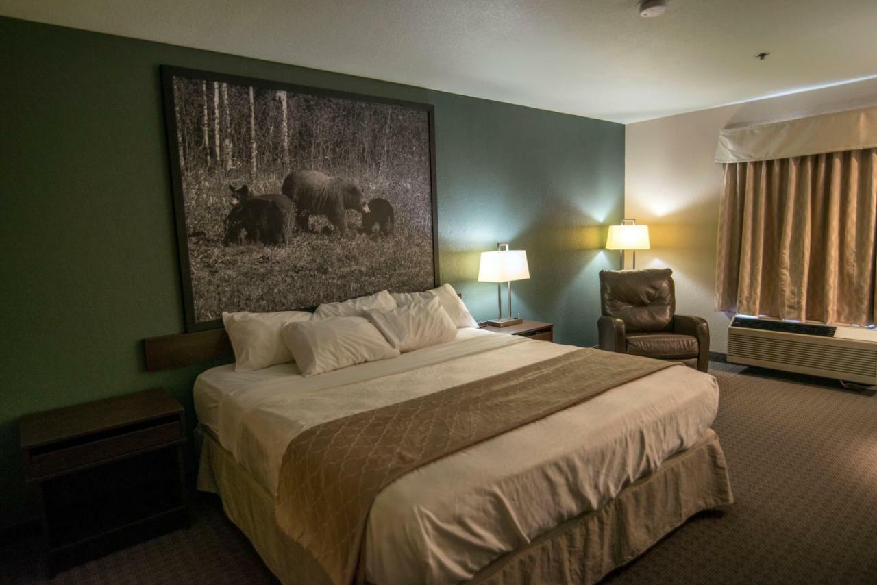 Super 8 By Wyndham Dauphin Hotel Exterior foto